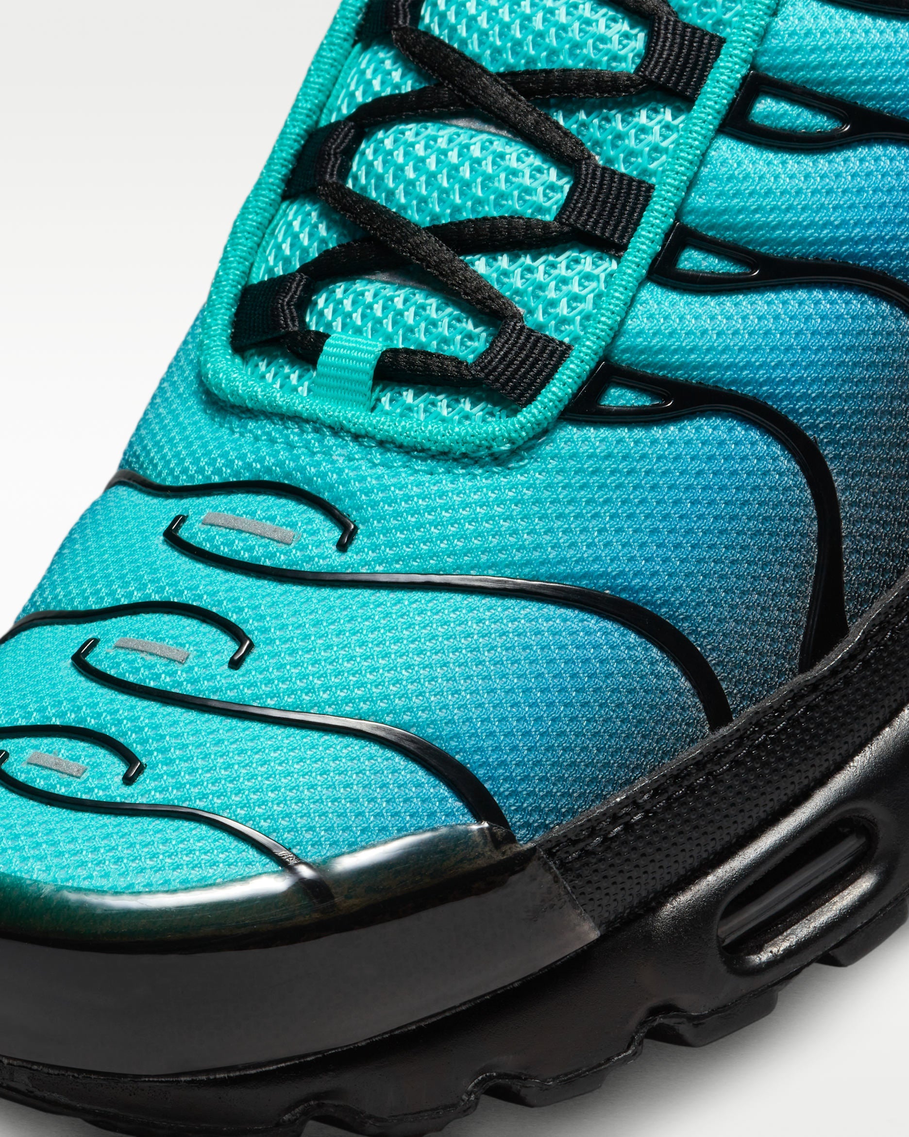 Nike Airmax Plus TN “Light Retro/Black/White Summit”