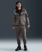 Nike Tech Fleece “Cave Stone/Black”