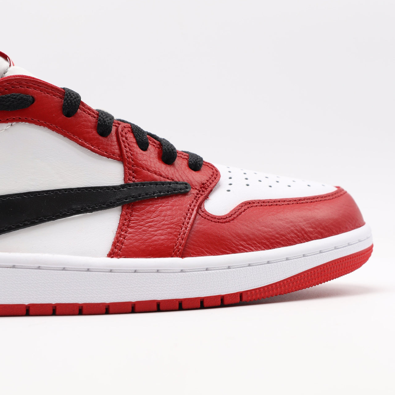 Travis Scott x Air Jordan 1 Low ‘Chicago’