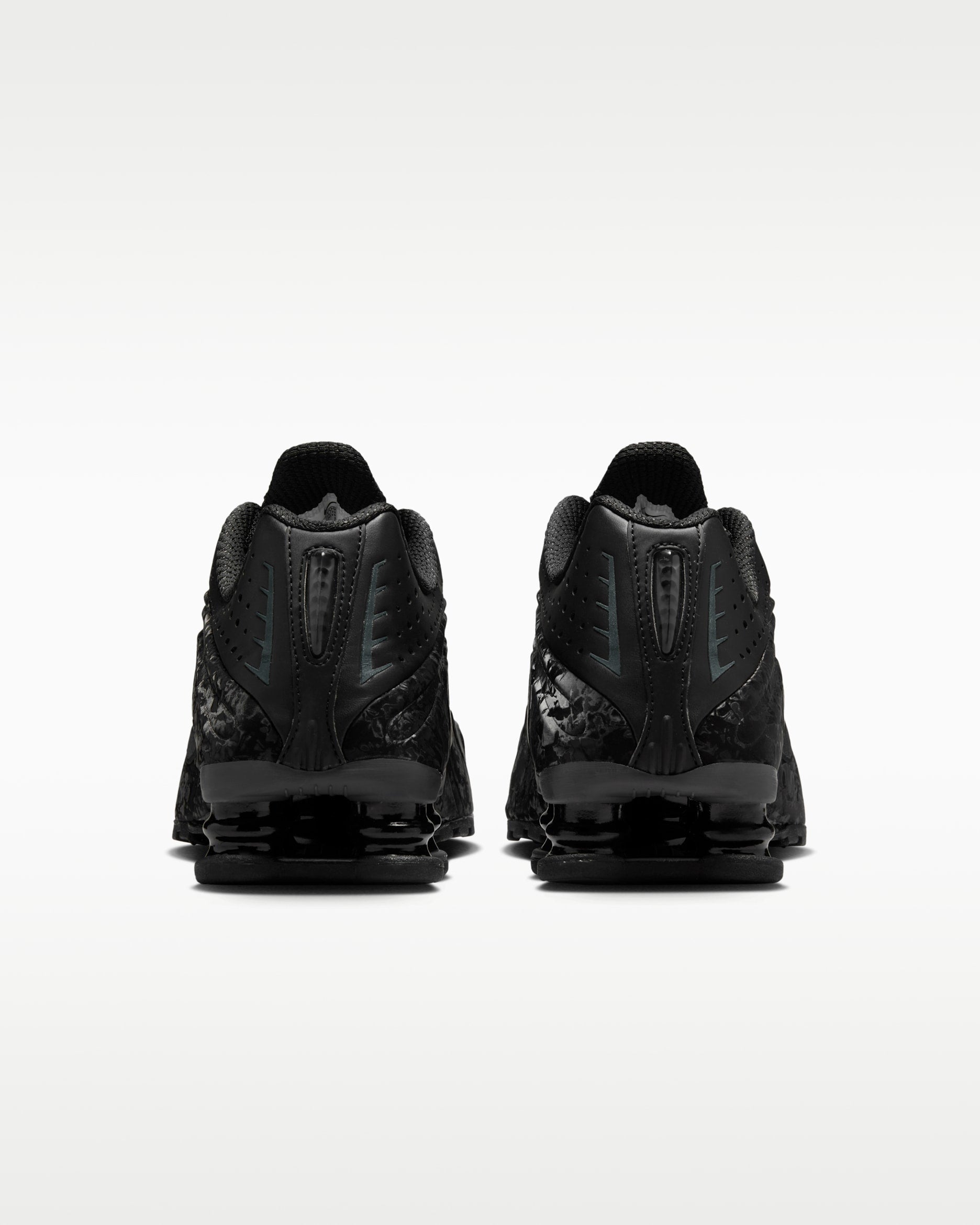 Nike Shox R4 “Black DK Smoke Grey”