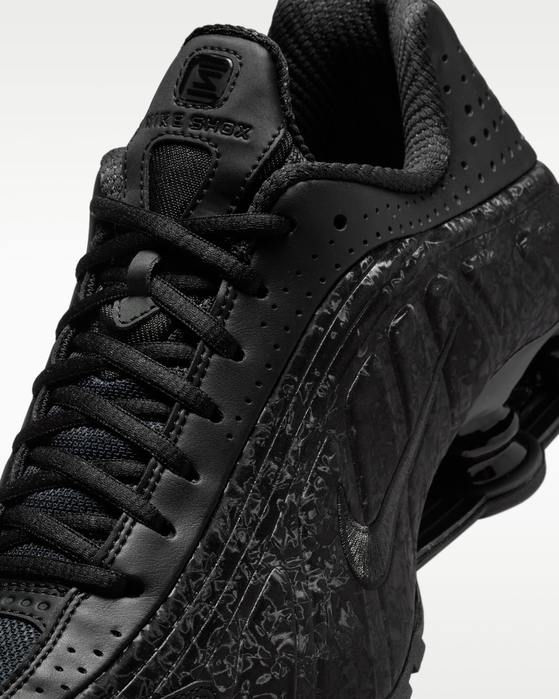 Nike Shox R4 “Black DK Smoke Grey”