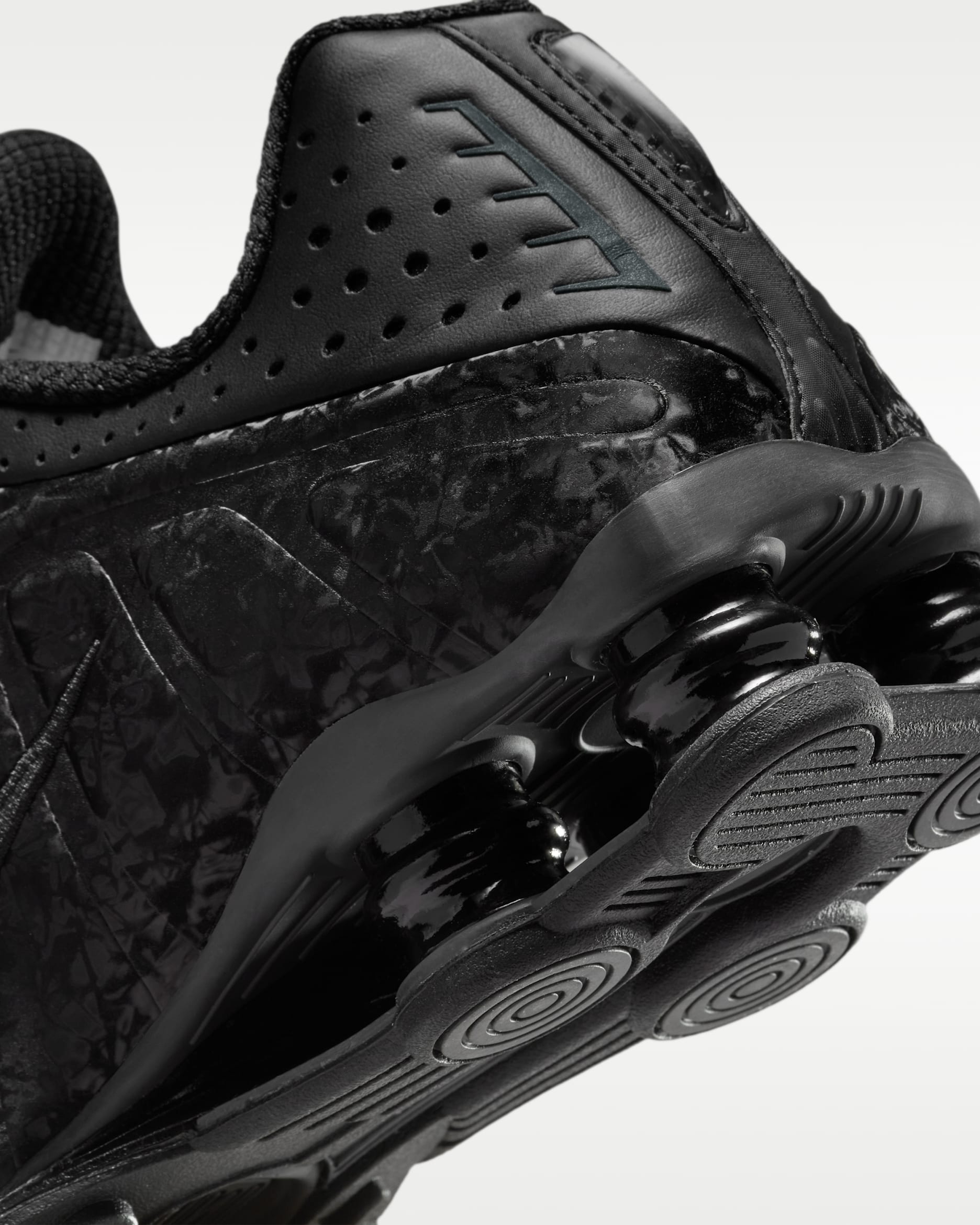 Nike Shox R4 “Black DK Smoke Grey”