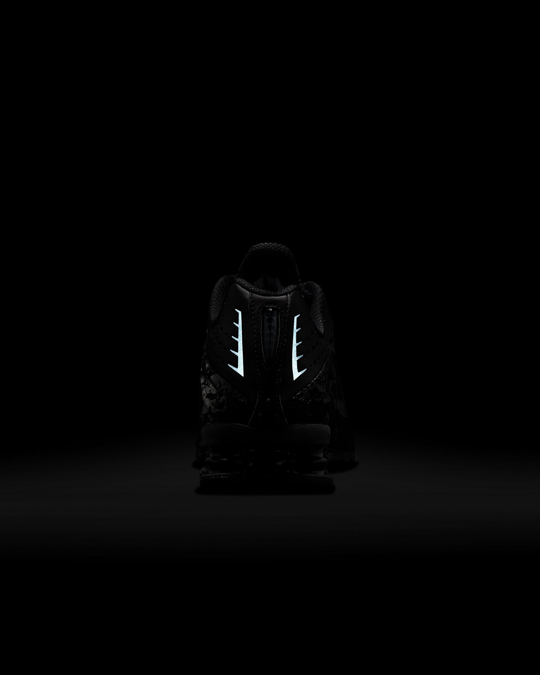 Nike Shox R4 “Black DK Smoke Grey”
