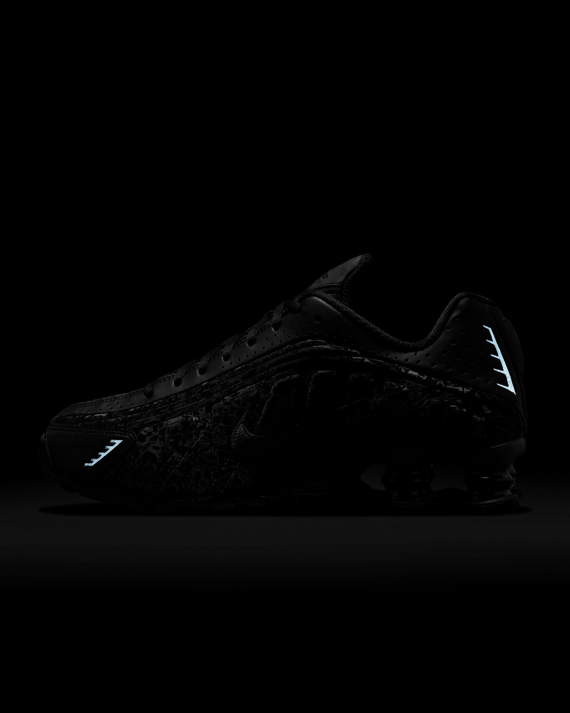 Nike Shox R4 “Black DK Smoke Grey”