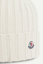 Moncler ribbed logo-patch beanie