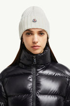 Moncler ribbed logo-patch beanie