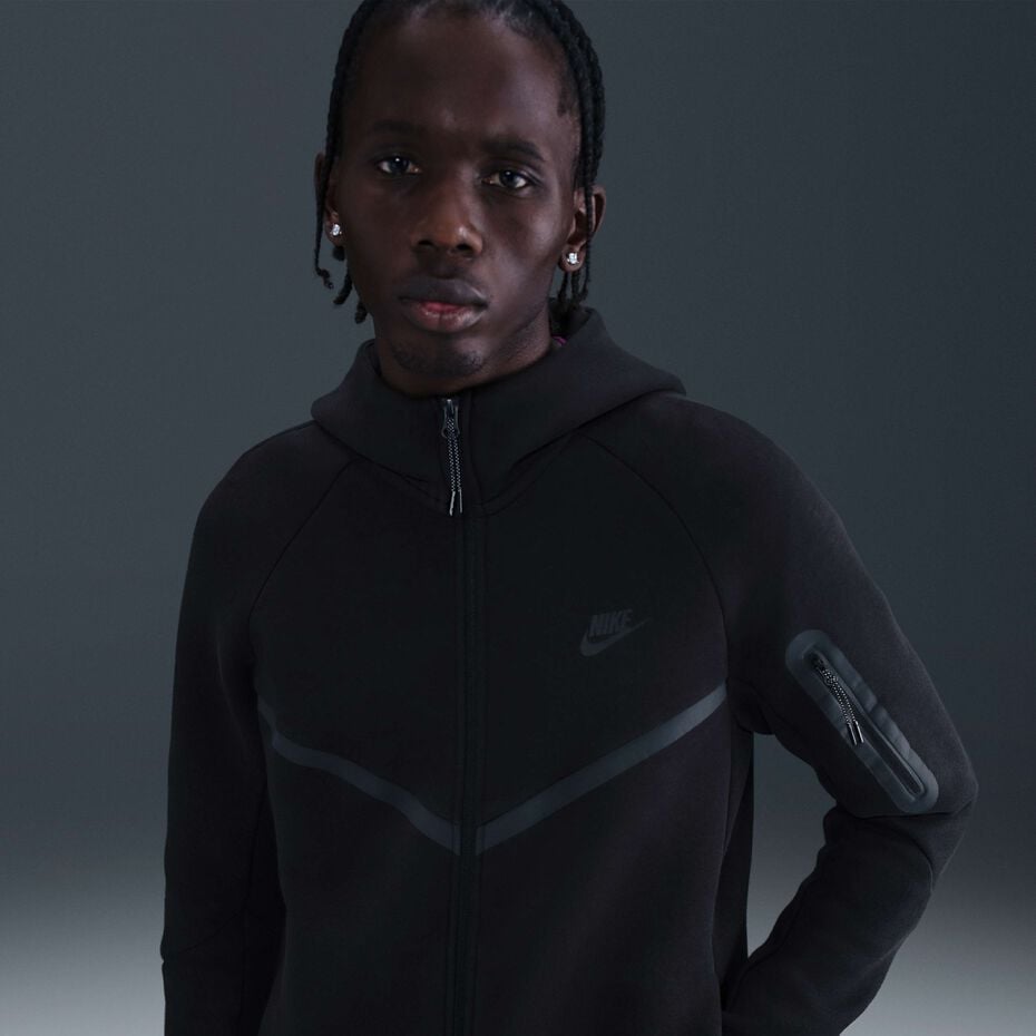 NIKE TECH FLEECE “BLACK”