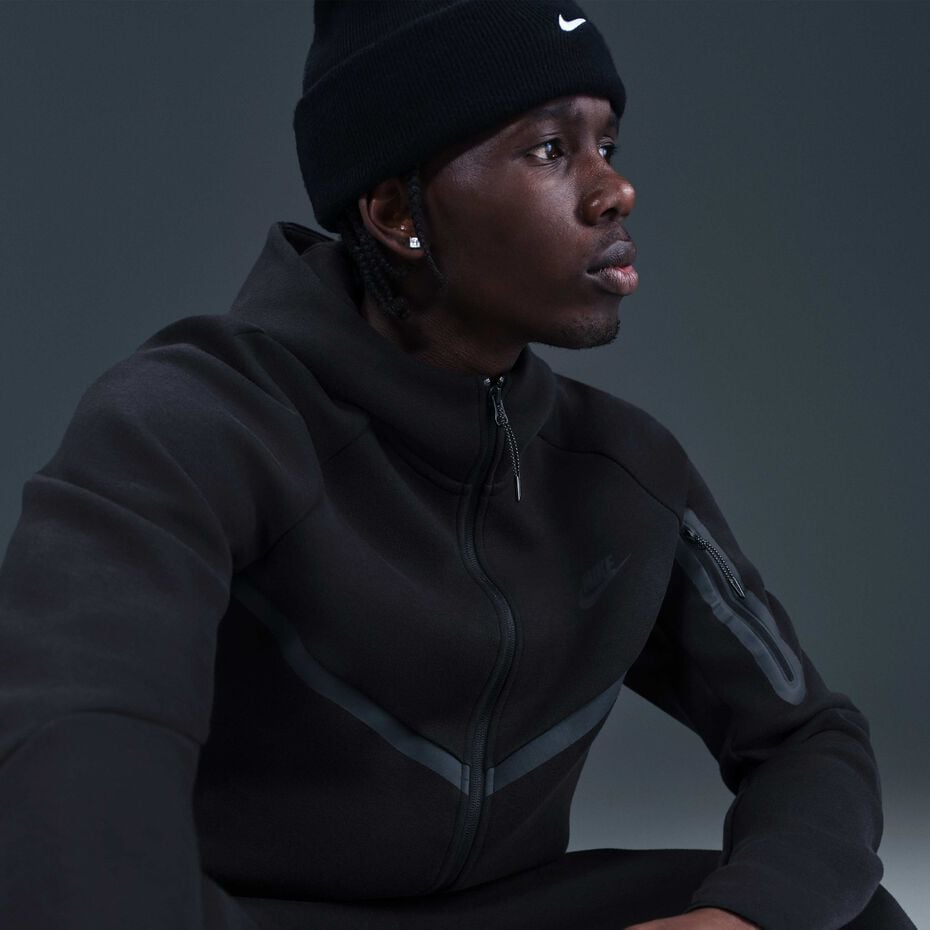 NIKE TECH FLEECE “BLACK”